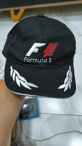 BONÉ FORMULA 1 EM VELCRO - TAM UNICO