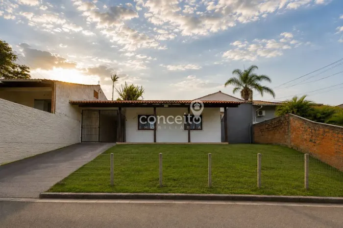 Casa 2 Dormitórios 2 Vagas na Velha Central!