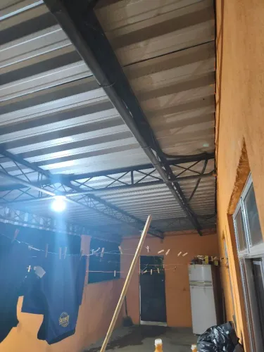 Vendo ou troco duas casas próximo ao mercado Maringá comércio farto não é comunidade
