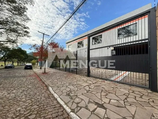 Aluga-se depósito+apartamento de 890m² no Partenon por R$ 8.100,00.