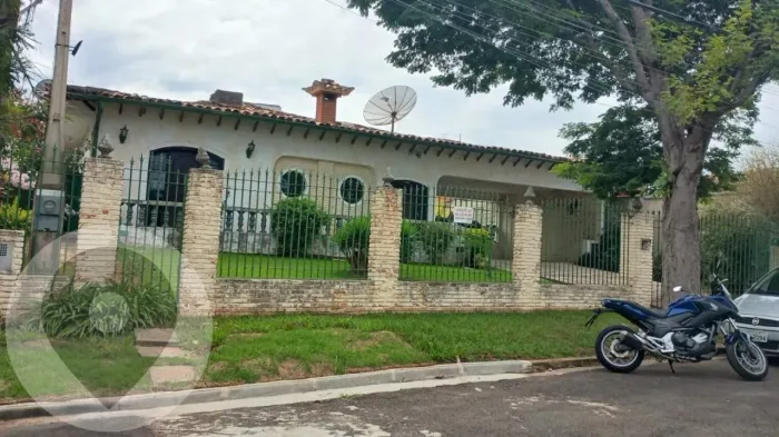 Casa Térrea para Venda ou Locação Comercial no Taquaral