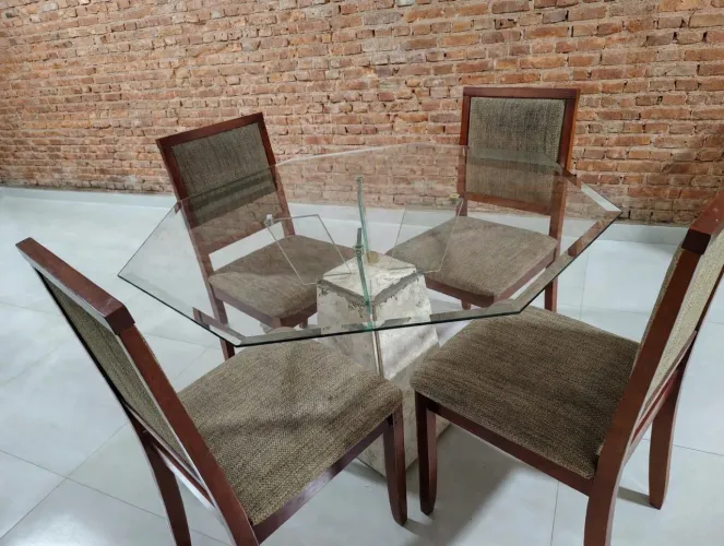 Mesa de jantar de vidro