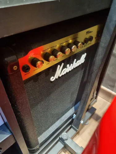 Vendo Amplificador Marshall MG Series 15cd