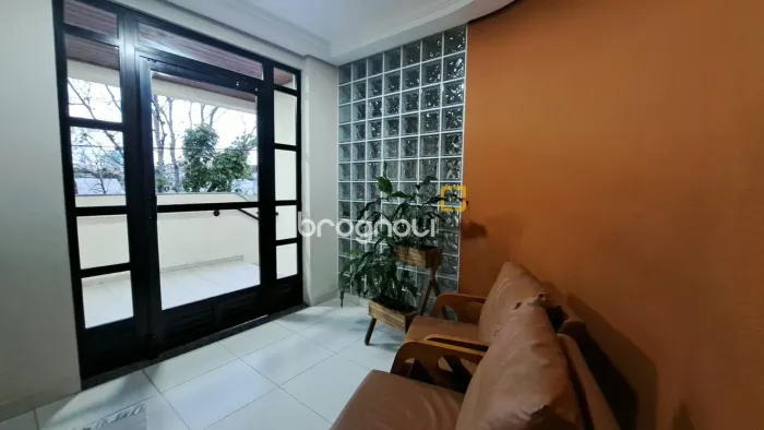 Apartamento de 2 quartos sendo 1 suíte na Coloninha- Florianópolis SC