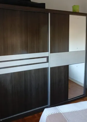 Guarda roupa casal 2 portas de correr com 1 porta espelhoespwlho