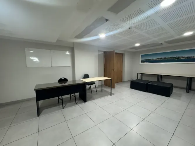 VENDO OU ALUGO - SALA COMERCIAL DE 29 m2 - NO BAIRRO DO ITAIGARA - EM SALVADOR - BAHIA