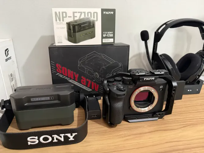 Câmera Sony A7 IV com Acessórios.