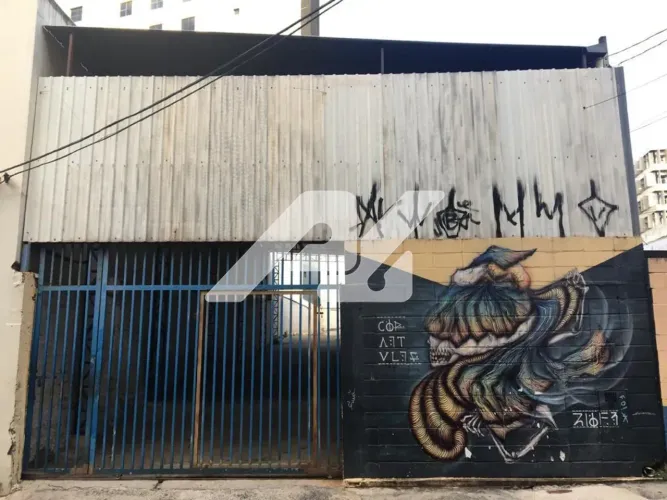 Estacionamento para aluguel possui 402 metros quadrados com 1 quarto em Centro - Campinas