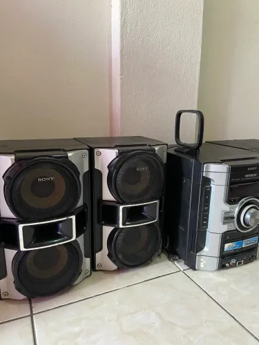 APARELHO DE SOM SONY - Genezi MHC-GT44 - Potência Pura 400W RMS