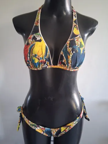 Conjunto biquini com saída de praia