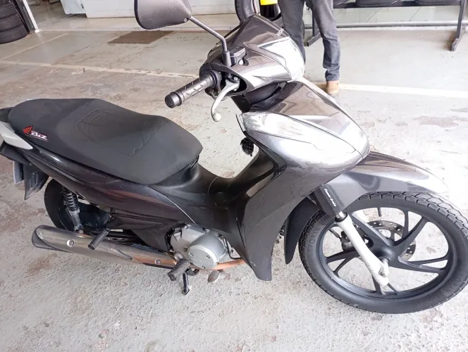 VENDE-SE BIZ 125 