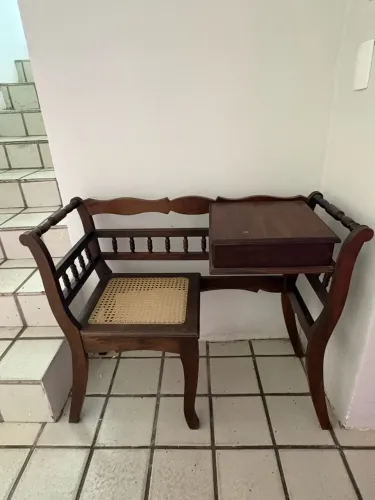 Namoradeira vintage com mesinha