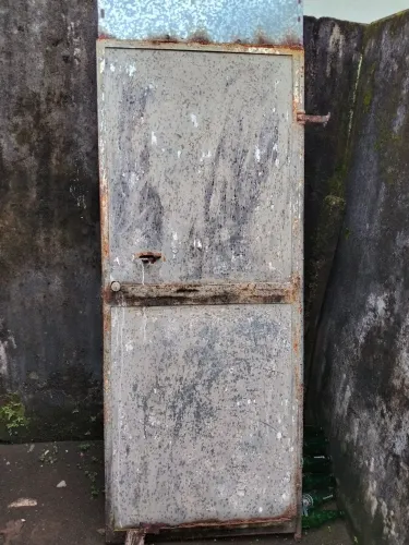 Portão de chapa, 0,75x1,80