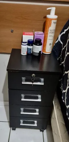 Gaveteiro organizador de escritório.
