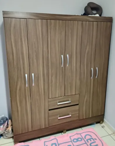 Guarda roupa semi novo 