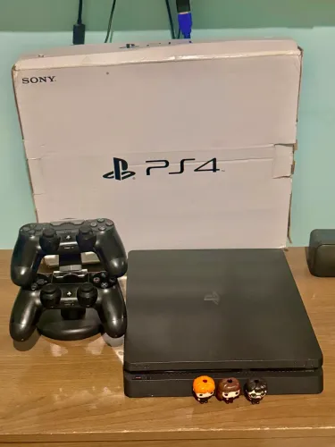 PlayStation 4 1Tb com 2 controles