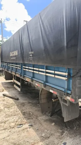 Graneleiro bitruk DAF 310 comprimento 9 MTS altura 2 metros