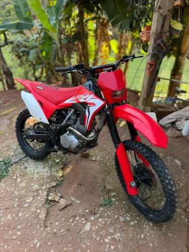 Moto de trilha xr200