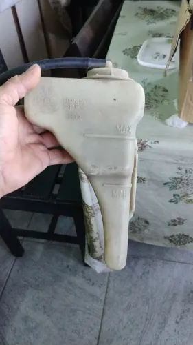 Vendo reservatório que abastece o radiador de água do Honda Civic 98/99 e 2000!