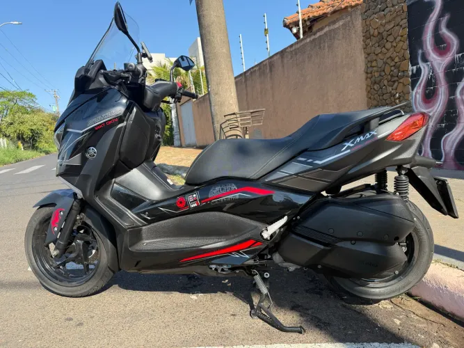Yamaha xmax 250 dark vader aceito troca