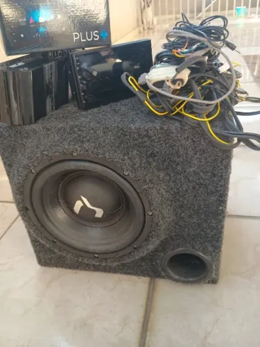 Kit Som Automotivo: Central Multimídia 7" Ultron Plus + Caixa de Grave + Módulo