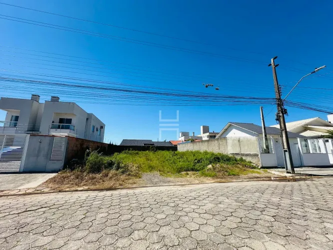 Terreno no Aririú, com 375m², ao lado do Parque - Palhoça/SC