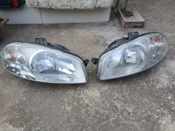 Par Farol De Fiat Strada Ano 2018