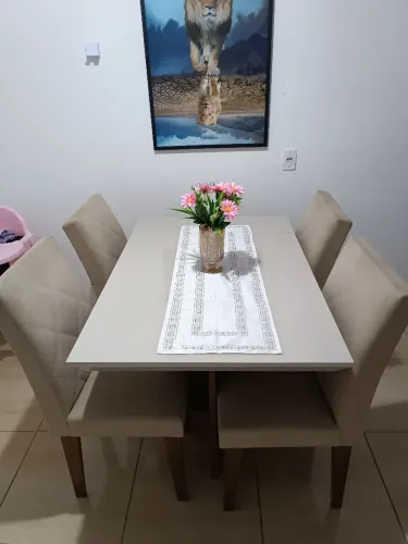 Mesa com 4 cadeiras