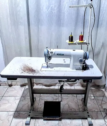 Máquina de Costura Reta - SIRUBA 