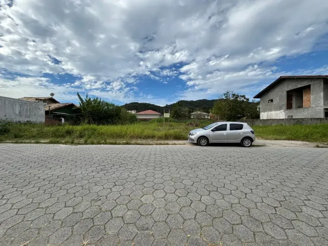 Terreno no Bairro Campeche ao lado da Avenida Pequeno Príncipe