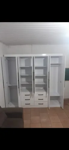 Guarda roupa de casal cor branco