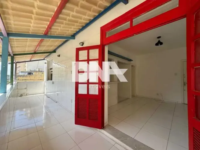Apartamento : / Residencial / Glória