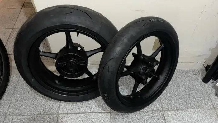 Par de Aro e Pneus novos para MT03-660
