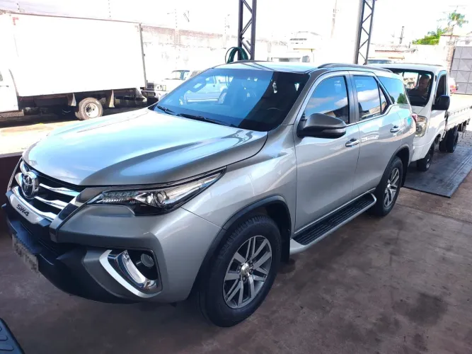 Toyota Hilux SW4 SRX 4X4 2.8 TDI 16V Dies. Aut. 2017