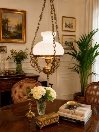 Lustre Vintage em Bronze com Cúpula Opalina diâmetro 25 cm, cump. 65cm