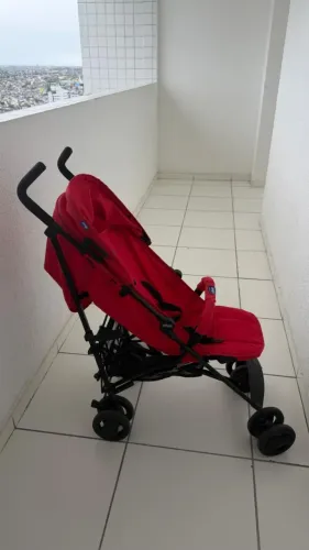 Carrinho de Bebê Passeio Chicco London - Red Passion Reclinável 4 Posições