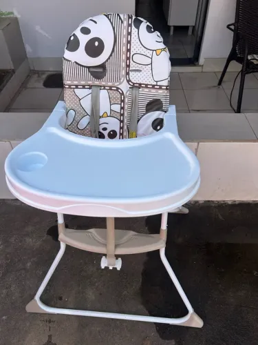 Cadeira de alimentação infantil