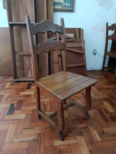 Conjunto 6 cadeiras de madeira dos anos 80 SEM CUPIM, em perfeito estado.