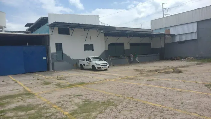 Galpão no Japiim 625m² com doca