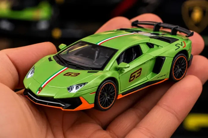 Lamborghini Aventador SVJ 63 - Miniatura Colecionável Verde