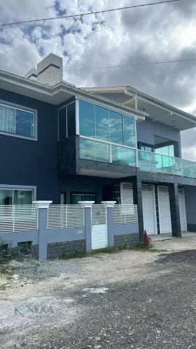 Casa para Locação no Campeche Central, Florianópolis - 3 Dormitórios, 1 Suíte, 220m²