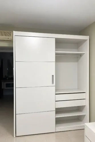 Guarda-roupa casal branco porta de correr com 2 gavetas - 1,80 m