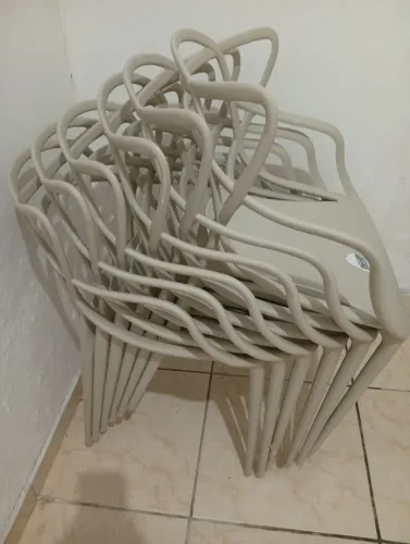 Cadeiras novas