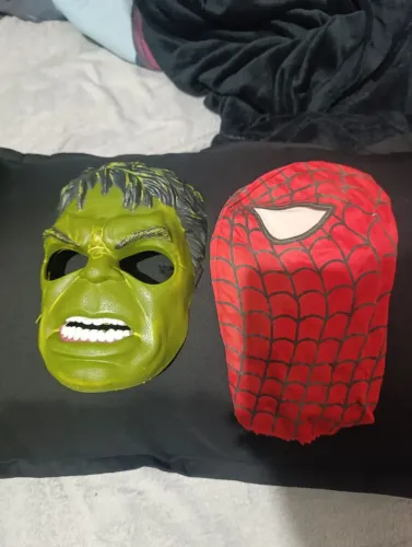 Máscara homem aranha e Hulk