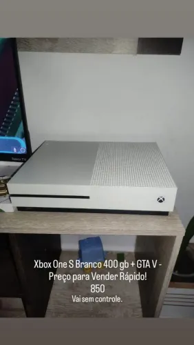 Vendo XBox One S 400GB. Vai GTA5. sem controle. $850 sem defeito.