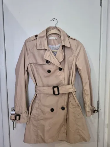 Trench Coat / Sobretudo Bege Stradivarius (Importado Europa) - Tam S (P)