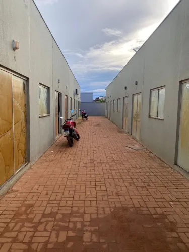 Vendo residencial localizado na quadra 1007 sul com 10 apartamento todos espaçosos Todos t