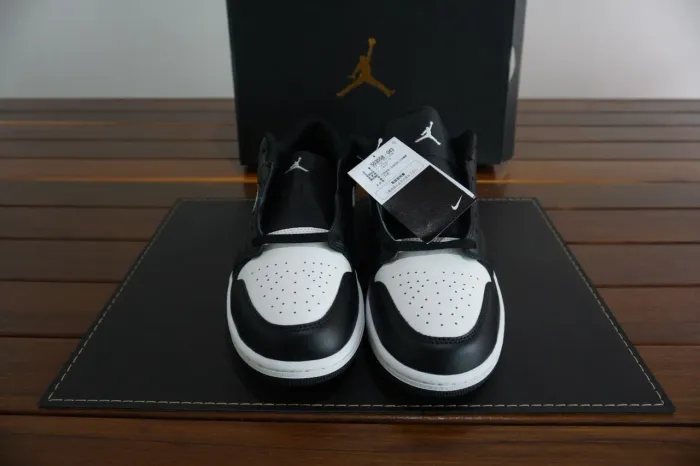 Nike Air Jordan 1 Low Preto e Branco Original - Novo com Caixa - BR 43