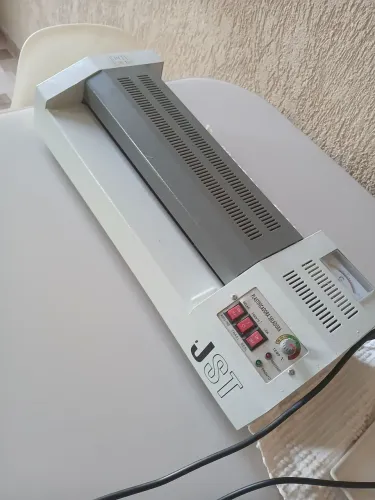 Laminadora / Plastificadora A3 JST