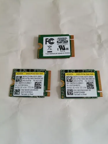 Vendo 3 SSDs M.2 NVMe da ADATA de 256GB, modelo SM2P41C3-256GC1, no formato 2230. Leia.